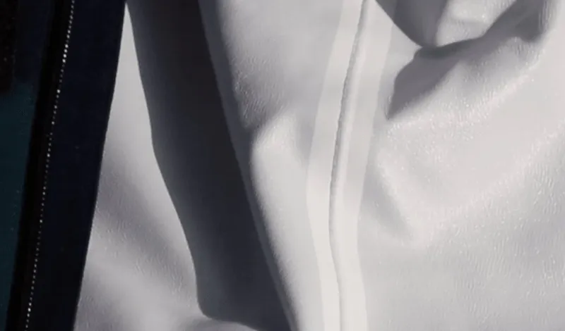 Bonded and sealed seam on waterproof technical fabric
