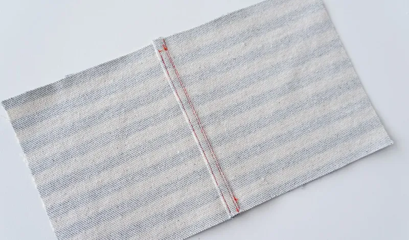 Flat-felled seam with two parallel stitch rows