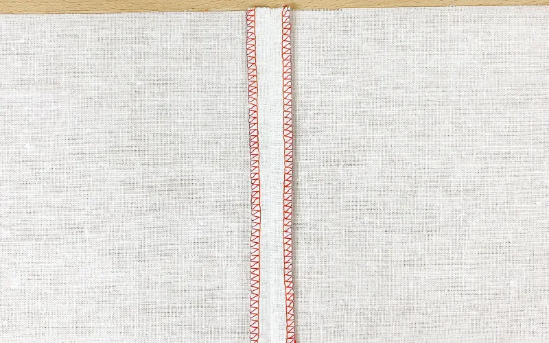 Overlock seam under tension during a seam grinning test