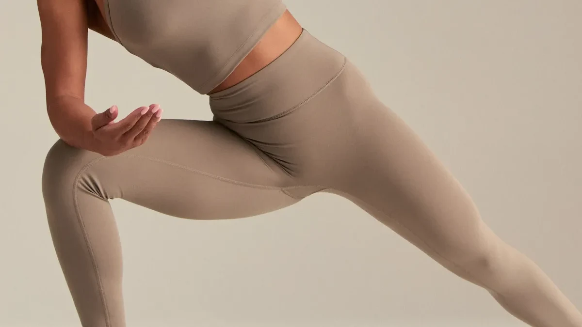 High-waist full-length yoga leggings in navy — custom sports apparel manufacturing
