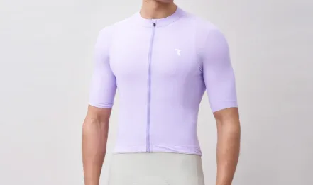Close-up of a short-sleeve cycling jersey in pale lilac with a full-length zipper and silicone gripper hem
