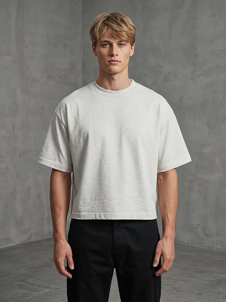 Boxy / Relaxed streetwear silhouette