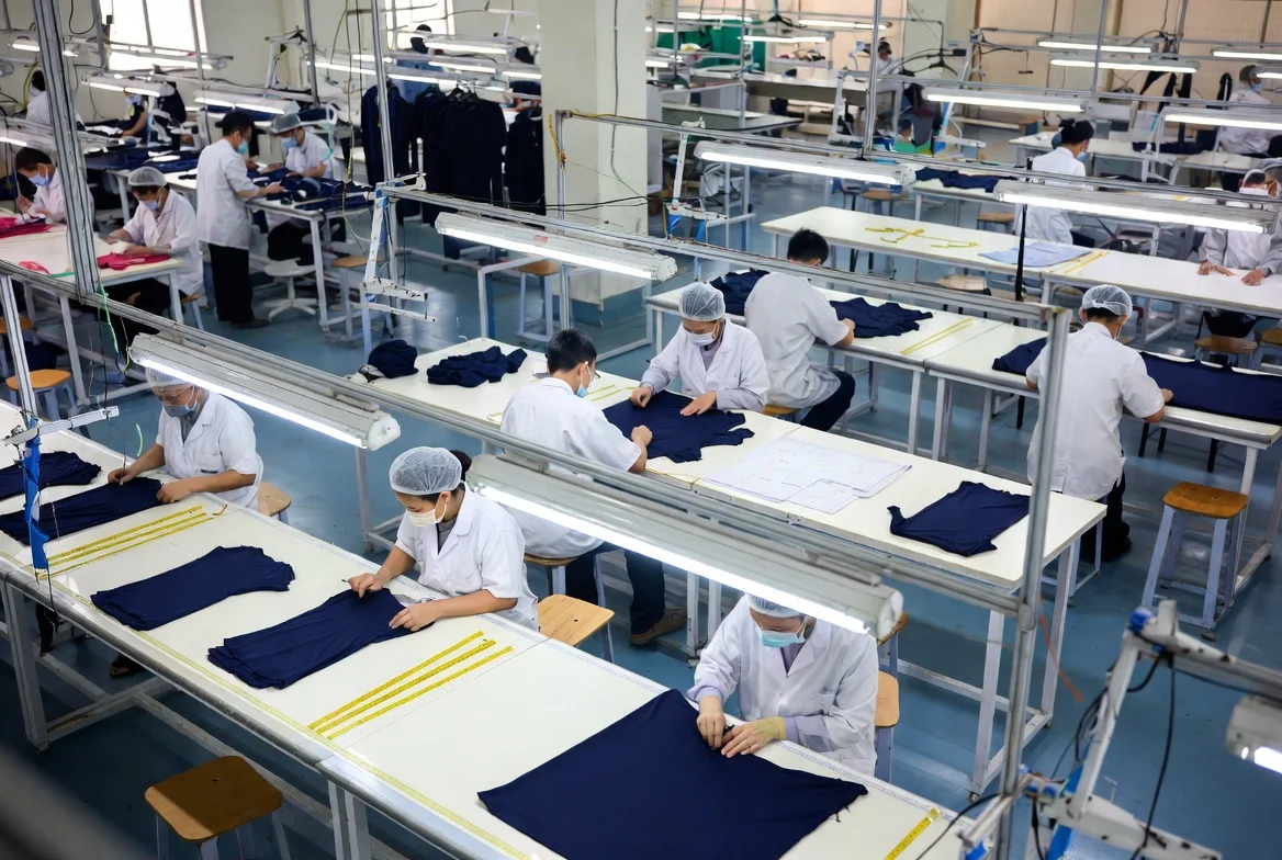 Flexible production lines for mid-volume brand manufacturing