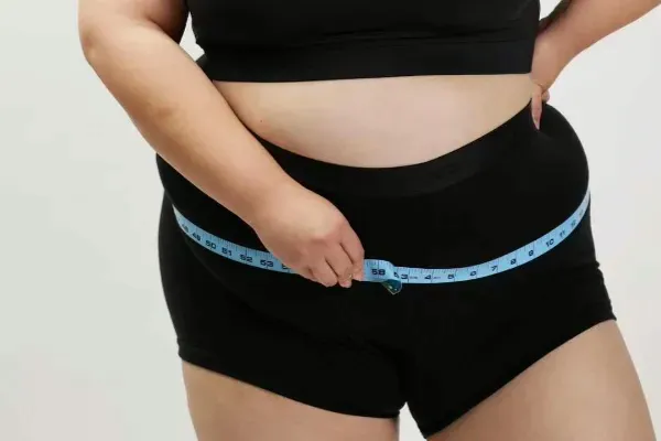 Hip measurement technique for accurate custom apparel size charts