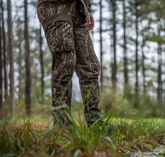 Custom hunting pants with reinforced knees and articulated fit — abrasion-resistant ripstop construction for tough terrain and brush country