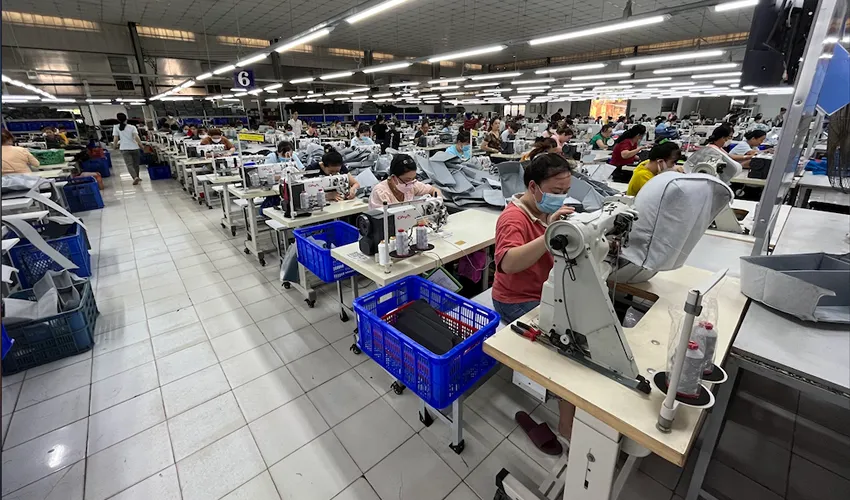 Continuing with the old supplier meant risking a total brand collapse due to defective returns.